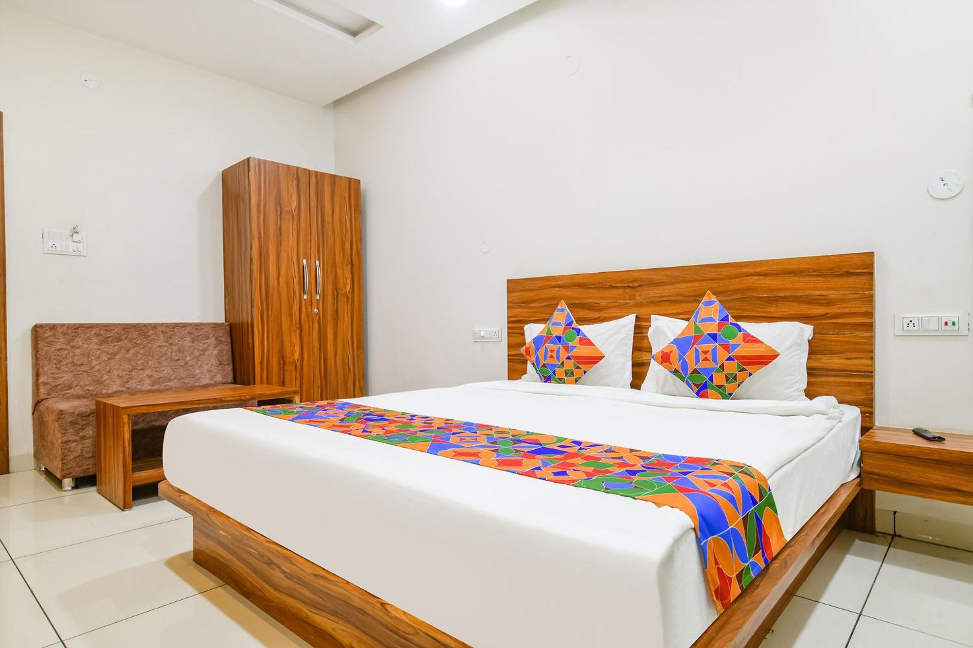 Hotel O Blue Sky Indore Buitenkant foto