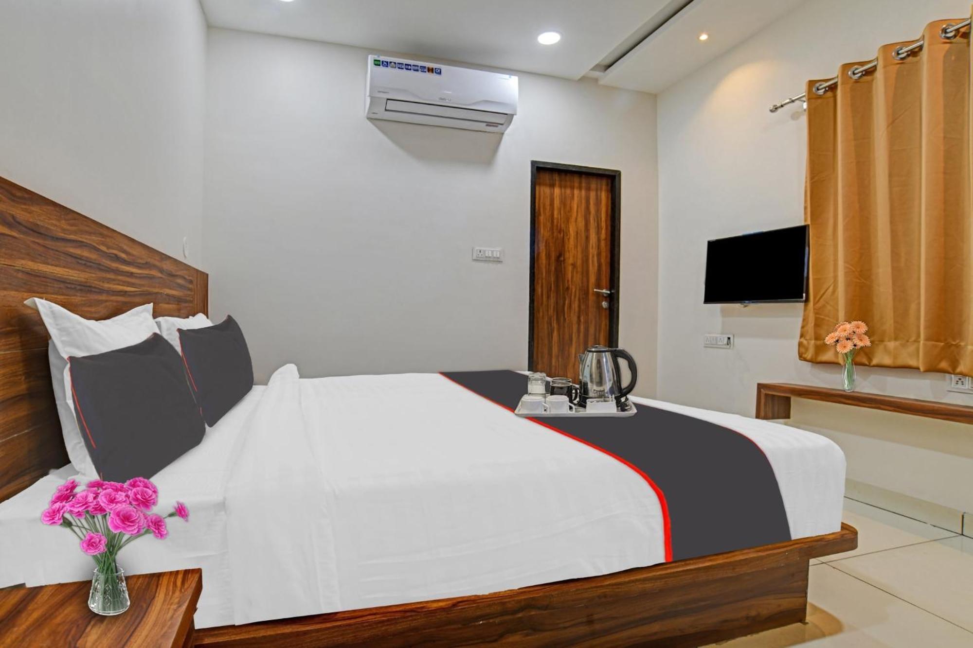 Hotel O Blue Sky Indore Buitenkant foto