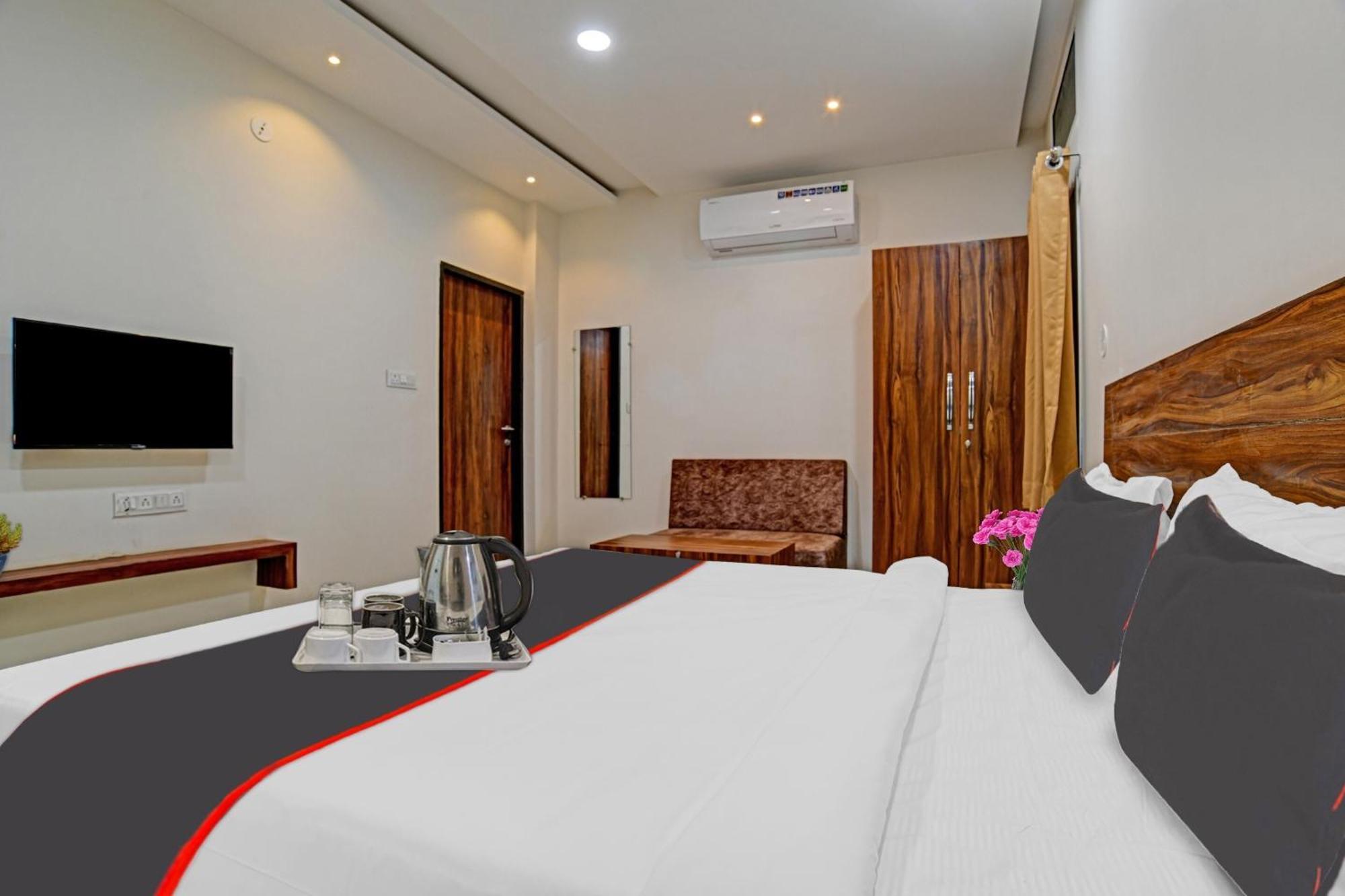 Hotel O Blue Sky Indore Buitenkant foto