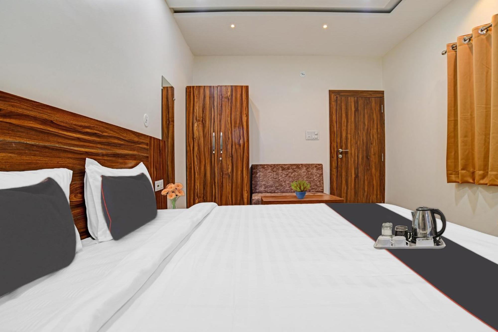 Hotel O Blue Sky Indore Buitenkant foto