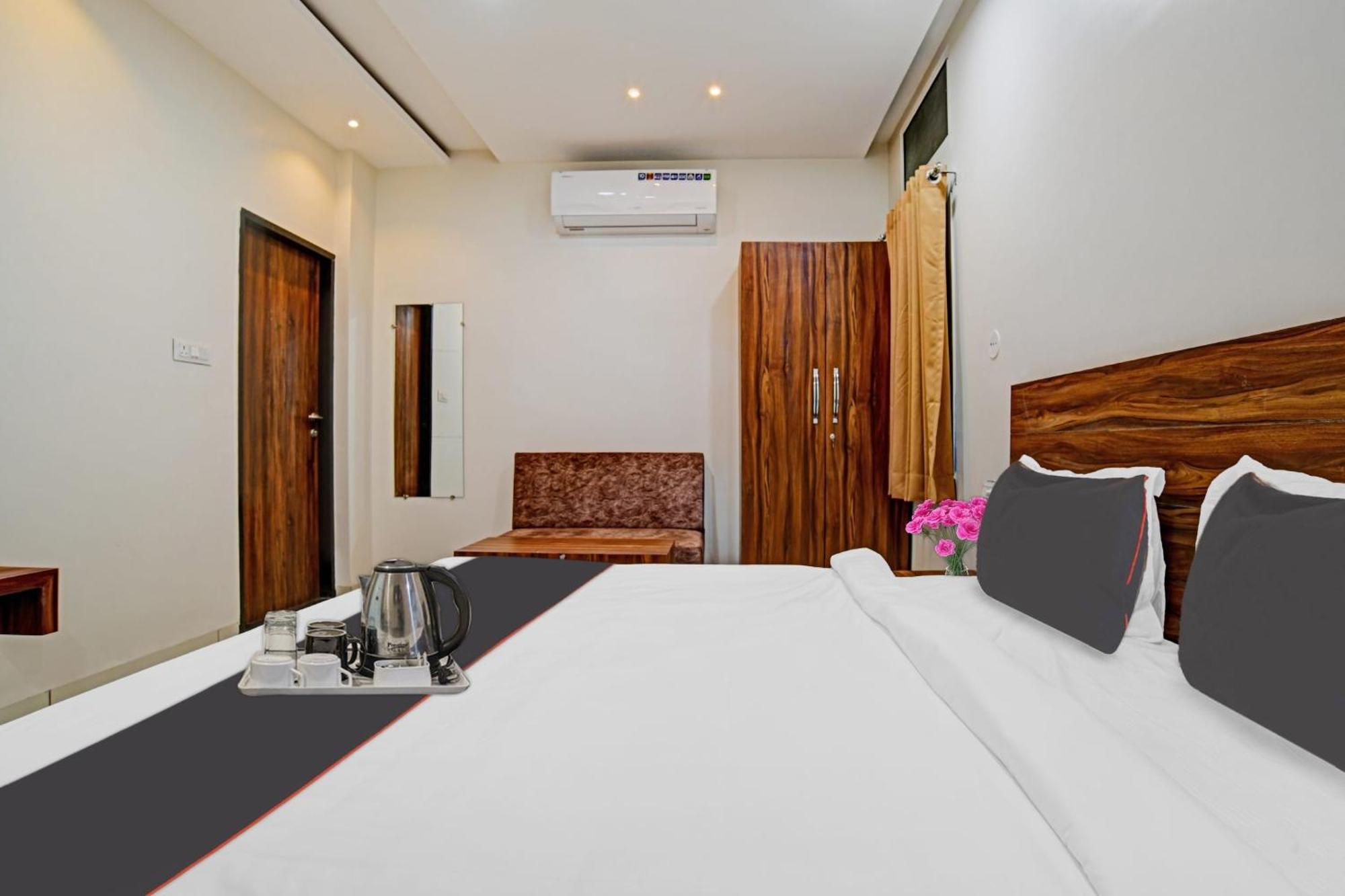 Hotel O Blue Sky Indore Buitenkant foto