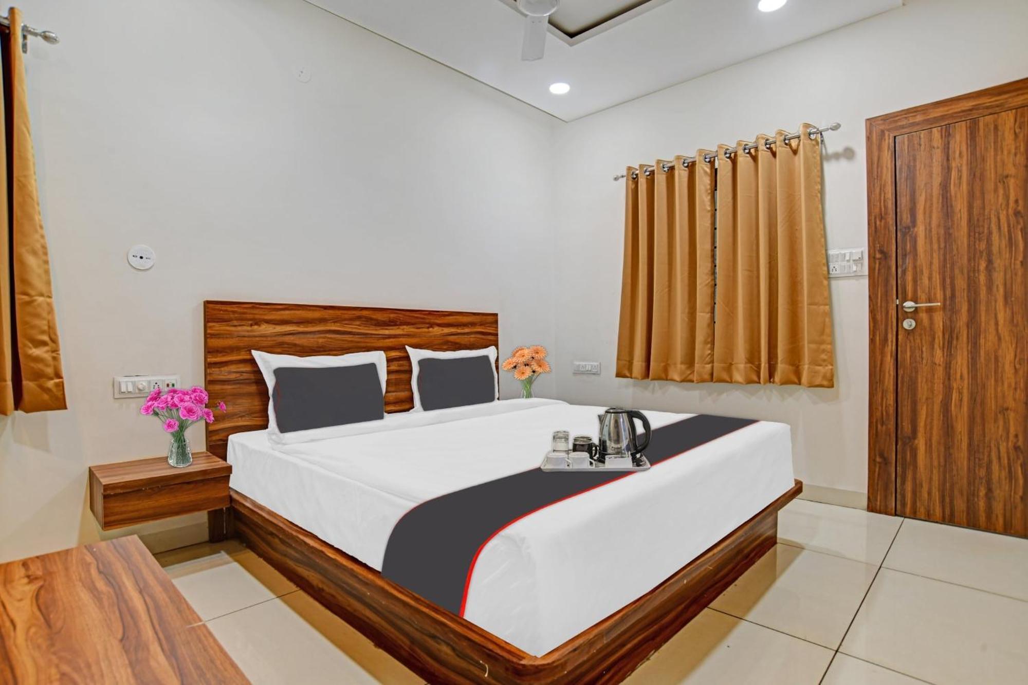 Hotel O Blue Sky Indore Buitenkant foto